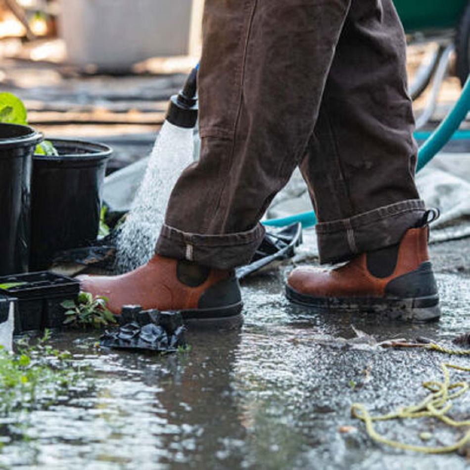 Muck Boot Chore Farm Leather Chelsea Men's Farm & Yard Brown | US_TA5909